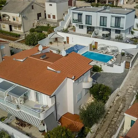 Lolina,sea On A Palm! Heated Pool * Trogir